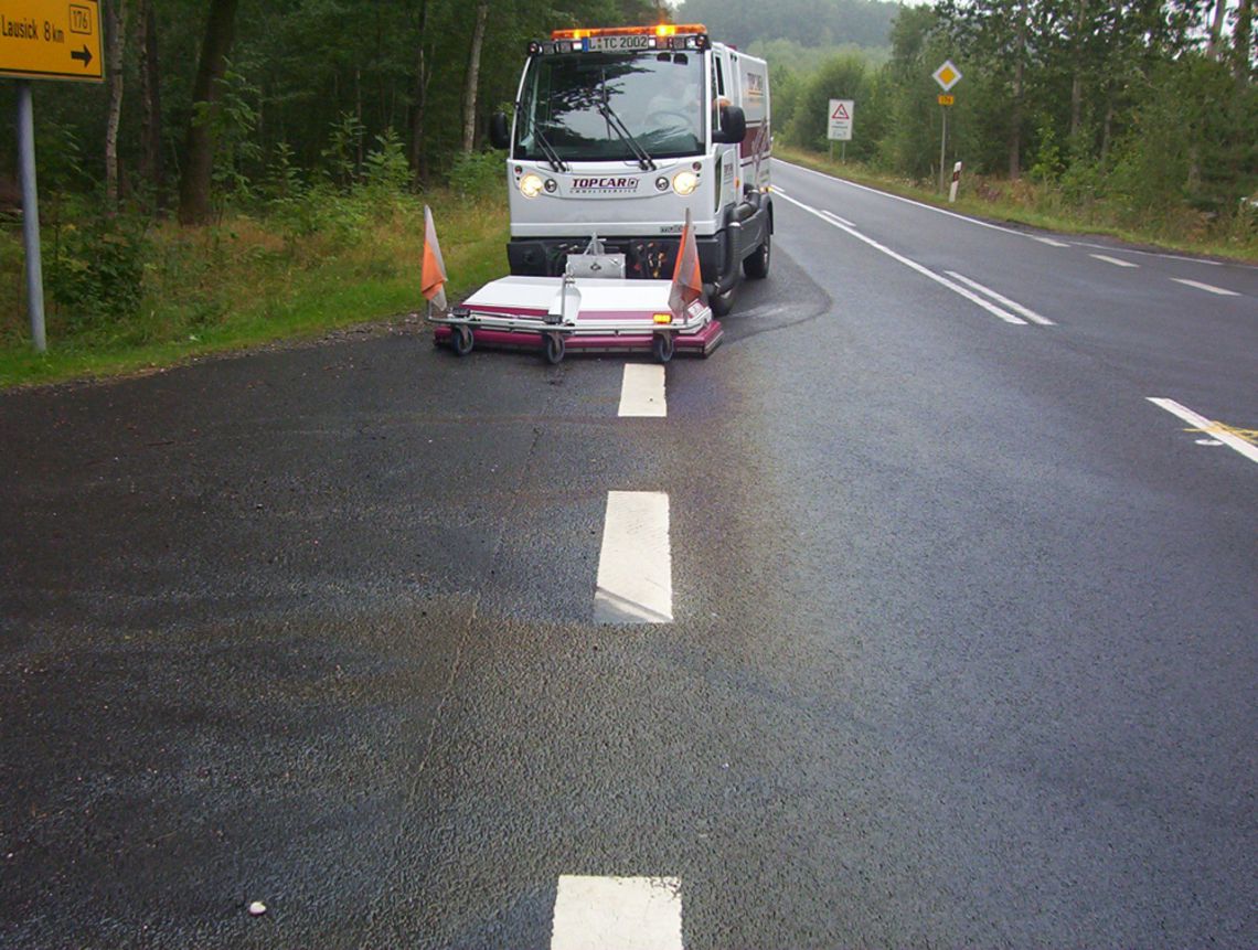 Ölspurbeseitigung auf der B176