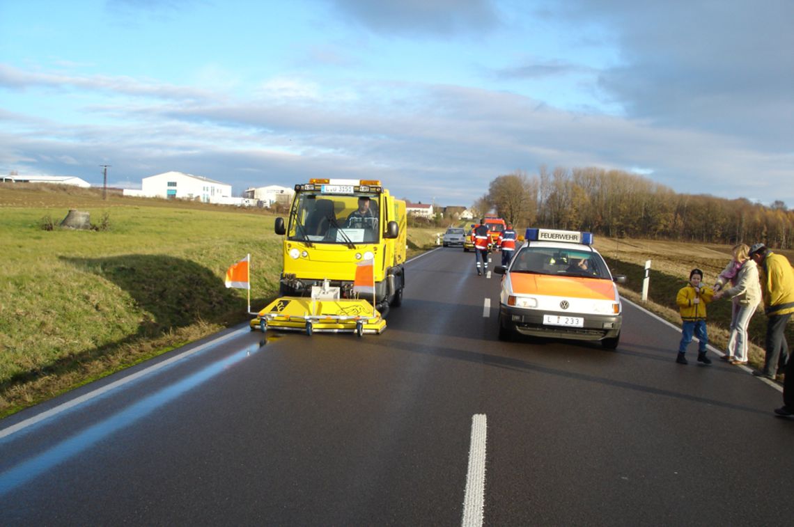 Beseitigung einer 20 km langen Ölspur auf der B95